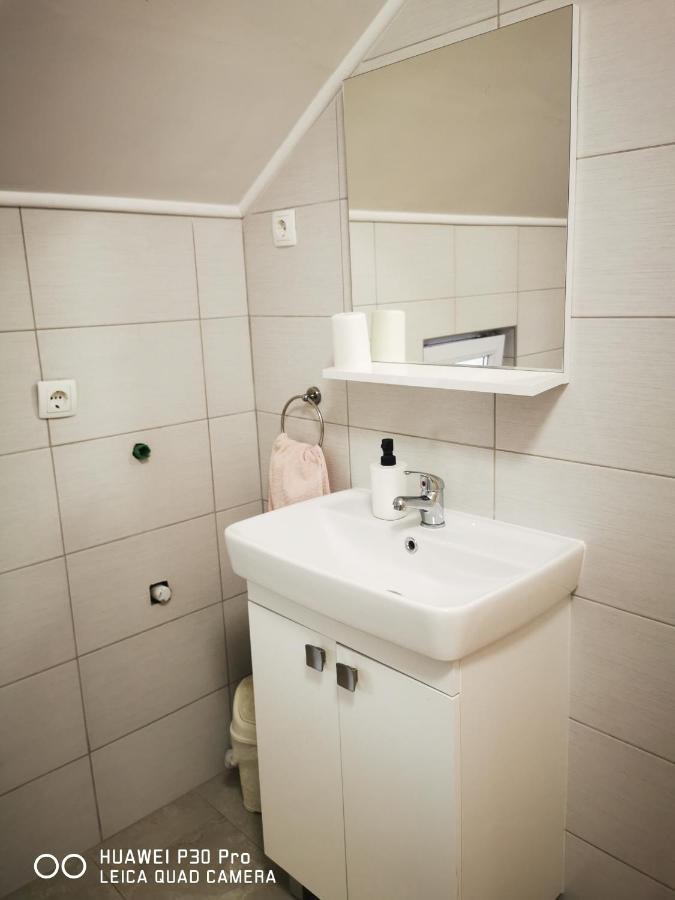Vila Julija - Apartment & Rooms Otocac Ngoại thất bức ảnh