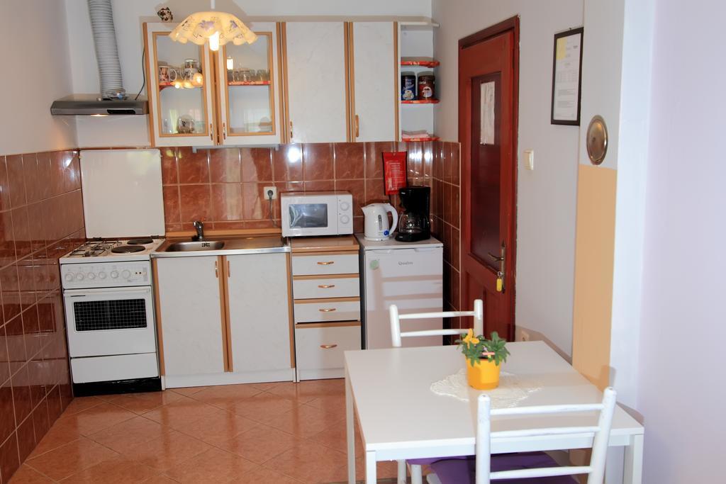 Vila Julija - Apartment & Rooms Otocac Ngoại thất bức ảnh